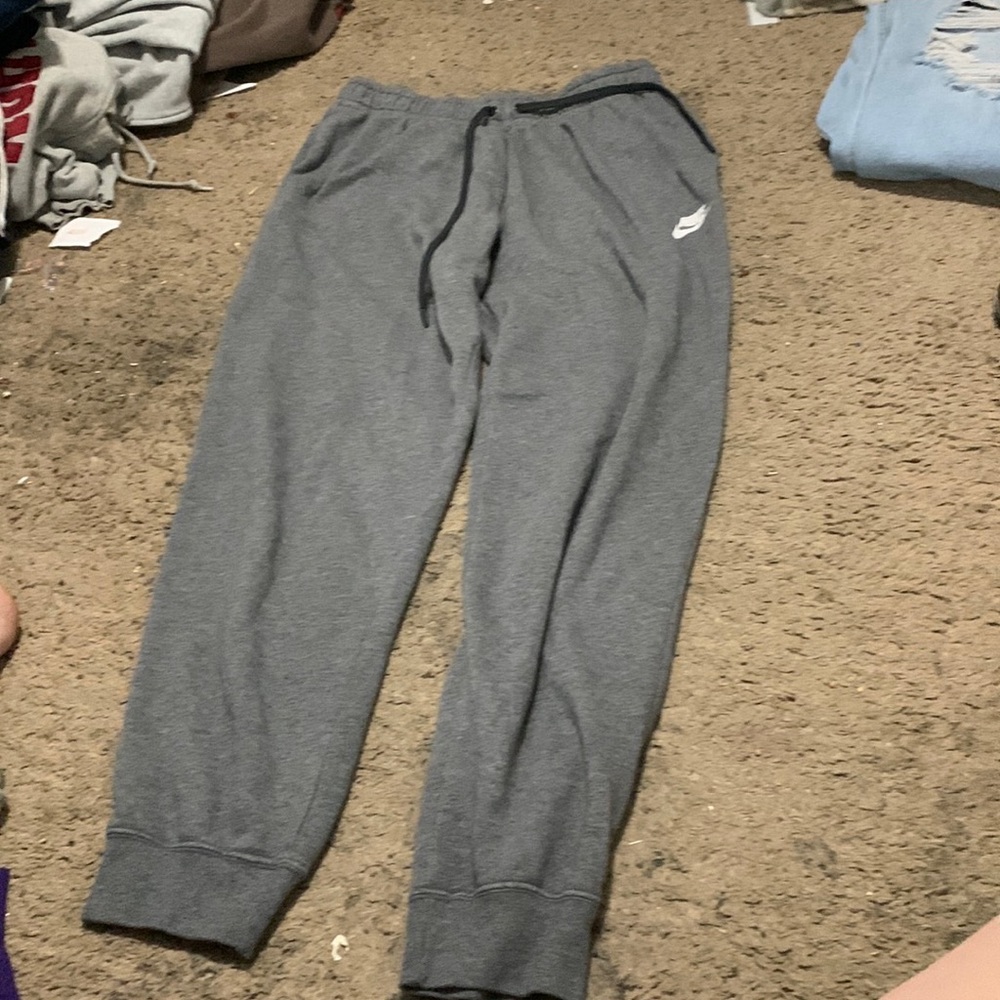 medium grey nike joggers